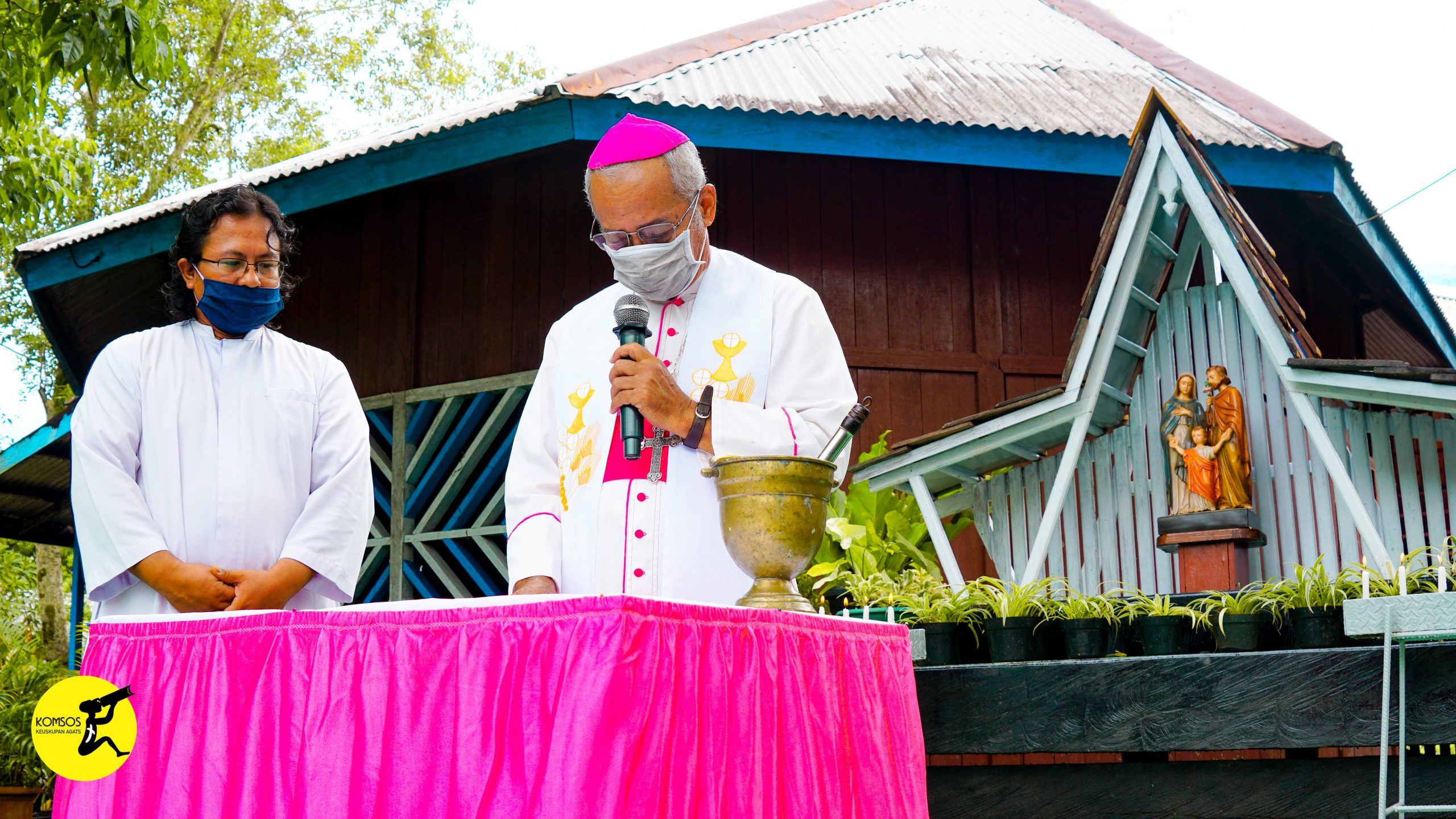 Pemberkatan patung Keluarga Kudus Nazareth Katedral Agats